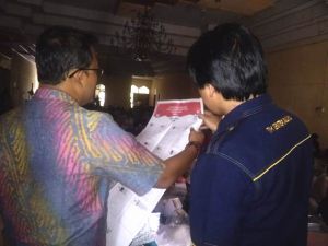 Hari Pertama,  Sortir dan Lipat Dua Kali Dihentikan Karena Penerangan