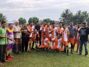 Didampingi Ketua DPRD Merangin, Ketua PDIP Jambi Blusukan ke Tabir Bertemu Tim Bola 9 Bersaudara