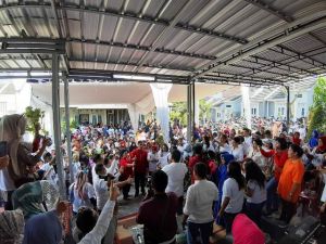 Edi Purwanto Bersama Ribuan Relawan Milenial Dan Perempuan Lintas Etnis Kampanyekan Jokowi-Ma'ruf