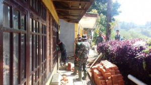 Impian Jadi Kenyataan, Agus Sujud Syukur Rumahnya Direhab Satgas TMMD
