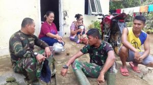 Kesan Haru Keluarga Asuh Satgas TMMD: Kami Ingin Bapak TNI Bisa Lama Di dusun ini