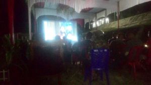 Warga Antusias Nonton Layar Tancap Bersama Satgas TMMD