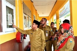 Gubernur Pantau Pelaksanaan UNBK di SMAN 10 Kota Jambi