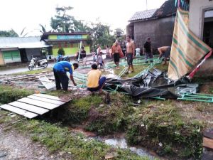 Tenda TPS Patah dan Roboh, Gegara Hujan Lebat Disertai Angin Kencang