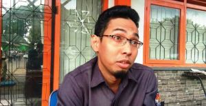 Ketua RT Diduga Bagikan Kartu Nama Caleg Saat Bagikan Undangan C6   