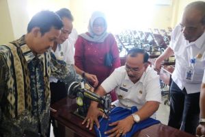 Wabup Amir Syakib Buka Pelatihan Menjahit