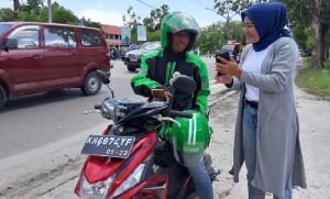 Kisah Pengemudi Grab Gratiskan Biaya Penumpang Setiap Jumat