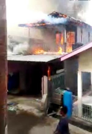 Diduga Konsleting Listrik, 4 Unit Rumah di RT 05 Kelurahan Rawa Sari Jambi Hangus Terbakar