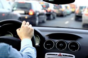 Tips Mengemudi Jarak Jauh Saat Berpuasa