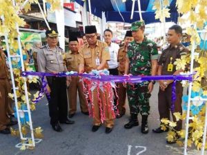 Buka Pasar Ramadan, Sekda Munasri: Jaga Keamanan dan Ketertiban   