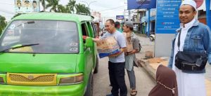 Indahnya Berbagi Dengan Sesama, ZLS/STS Jambi Bagikan Ratusan Takjil Secara Gratis 