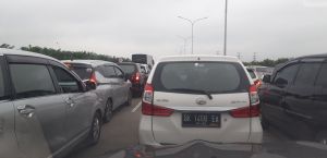 Macet Total di Pintu Keluar Tol Tebing Tinggi