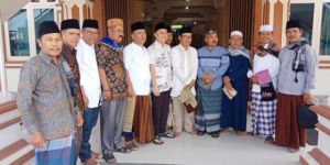 Ketua DPRD Sungai Penuh Serahkan Bantuan untuk Masjid Baitunnur 4 Desa Sungai Liuk