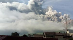 Gunung Sinabung Erupsi Besar, Awan Panas Mengarah ke Tenggara