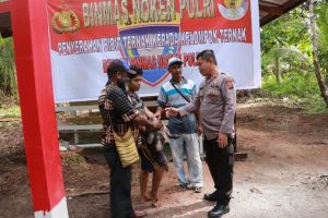 Majukan Ekonomi dan Pendidikan Masyarakat, Binmas Noken Lakukan Ini di Kampung Air Mandiri Nabire
