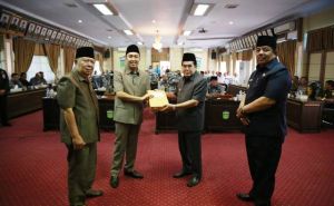 Wako AJB Sampaikan Ranperda Pelaksanaan APBD Tahun 2018