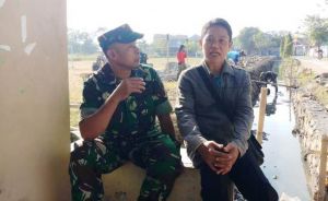 Sosialisasikan TMMD, Danramil Ini Terus Keliling Desa Sasaran