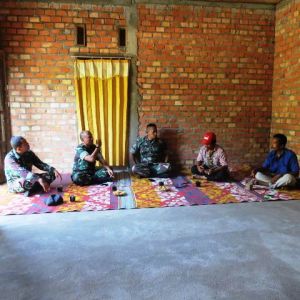 Sosialisasi Program TMMD, Kasdim 0415/Batanghari Anjangsana ke Rumah Warga