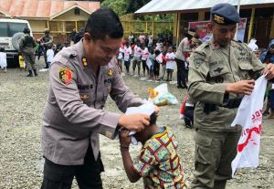 Hari Bhayangkara ke-73, Tim Mabes Polri dan Polsek Tembagapura Gelar Bakti Sosial dan Trauma Healing