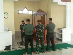 Tiba di Lokasi TMMD, Dandim Langsung Shalat Zuhur Masjid Nurul Jannah