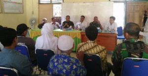 Didampingi Camat Bajubang dan Kades, Dandim 0415/Bth Sampaikan Program TMMD ke Warga di Balai Desa
