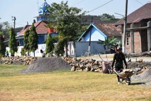 Lapangan Upacara TMMD di Penuhi Material