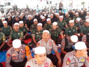 Ratusan Prajurit Korem 042/Gapu Hadiri Istigosah Damai Indonesia di Mapolda Jambi   