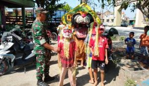 Bina Anak-Anak Desa TMMD Saat Berkesenian