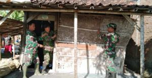 Rumah Berdinding Anyaman Bambu Itu 