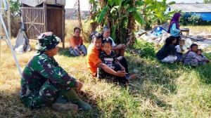 Mereka Yang Saling Berbagi Ilmu di Lokasi TMMD