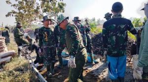 Diserbu Tentara, Pembetonan Jalan TMMD 