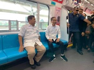 Jokowi Bertemu Prabowo di Stasiun MRT Lebak Bulus