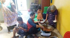 Juru Masak Yang Menjadi Idola Prajurit di TMMD