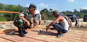 Cek Kualitas Jembatan, Begini Cara Unik Waaster Kodam II/Swj Membuktikannya