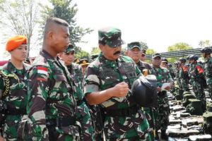 Panglima TNI Periksa Kesiapan Satgas Pamtas RI-RDTL Kesatuan Yonif Raider 142/KJ