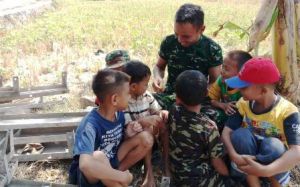 Anak-Anak Juga Menikmati Kehadiran Satgas TMMD
