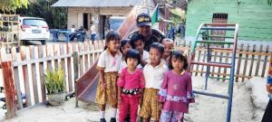 Sering Bermain Bersama, Serda Sitanggang Berhasil Luluhkan Anak-Anak PAUD Karya Mandiri
