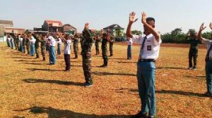 Jalin Silahturahmi Dengan Pelajar, Satgas TMMD gelar Senam Bersama