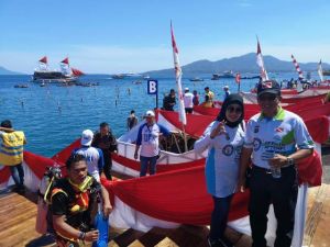 Irjen Pol Drs Muchlis Sambangi Penyelam Polda Jambi di Pantai Megamas Manado