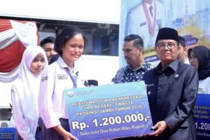Komitmen Fachrori, 15.000 Beasiswa Pemprov Jambi Terus Dilanjutkan