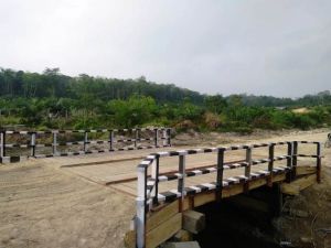 Satgas TMMD Selesaikan Pengecatan Kloneng Jembatan, Ini Penampakannya