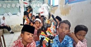 Disosialisasi TNI, Anak-Anak Mulai Gemari Wayang Kulit