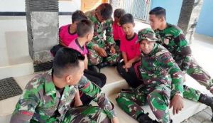 Jelang Purnanya TMMD Kalikondang, Anak-Anak Semakin Lengket Dengan Satgas