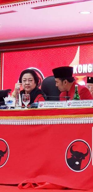 Edi Purwanto Dipercaya  Jadi Sekretaris Pimpinan Sidang Kongres Dampingi Megawati Soekarno Putri
