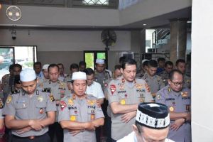 Kapolda Jambi Gelar Shalat Ghaib Atas Wafatnya Mbah Moen