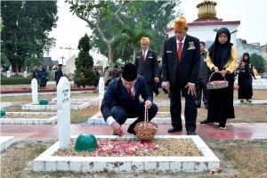 Ziarah Kubur Hari Veteran Nasional, Sekda: Generasi Milenial Harus Hargai Jasa Pejuang