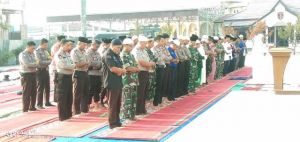 Kodim 0419/Tanjab dan Polres Tanjabar Bersama Masyarakat Gelar Shalat Istisqo