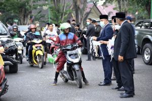 Pemkot Jambi Bagi-bagi Masker ke Warga