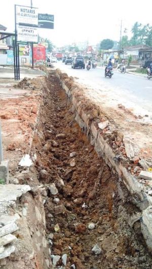 Proyek Drainase di Mendalo Ini Tak Berikan Fasilitas Jembatan, Imam: Ini Merugikan Ekonomi Warga