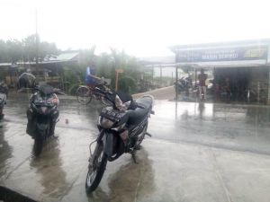 Awan Gelap Hiasi Langit, Kota Tungkal Mulai Diguyur Hujan